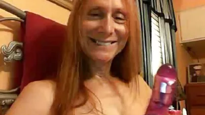 העוזרת נותנת לבוס כוס סקס חינם לצפייה ישירה מגולח