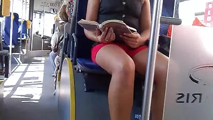 סקס מושחת עם צפייה ישירה סרטי סקס בחורה רזה על המיטה.
