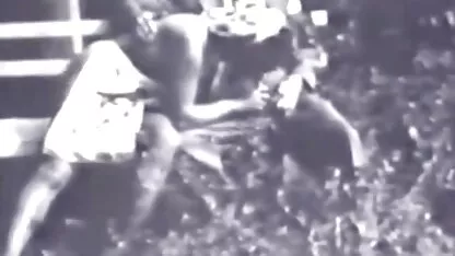 אישה זקנה וערומה פותחת עונת חוף נודיסטית סקס צפיה ישירה חינם
