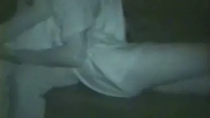 לסבית זקנה שמחליטה לעזור סרטי סקס חינם לצפייה לאישה צעירה בהריון עם קיקה.