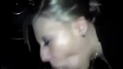 שומר ראש צופה בבוסית סרטי סקס לצפייה חינם שלה מזדיינת עם בחורה.