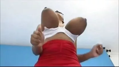 אמא מבוגרת ממששת את הכוס והתחת סרטוני סקס לצפיה חינם שלה