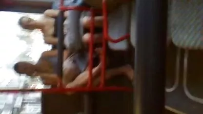 אמא בוגרת שופעת מארגנת את אורגיה של סרטי סקס לצפייה חינם גילוי עריות המערבת את בנה