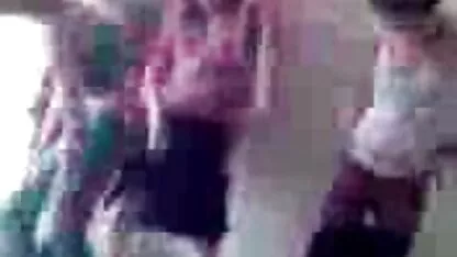 איכר סקס חינם לצפייה ישירה ניסה לשלול מנערה בתולים.