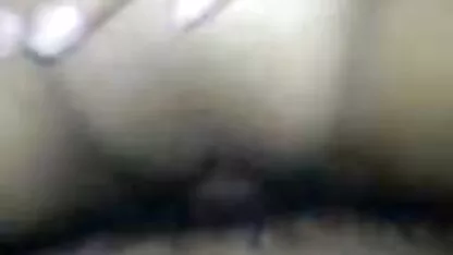 בעל מזיין סרטי פורנו לצפייה ישירה את אשתו ונאלץ לאכול שפיך.