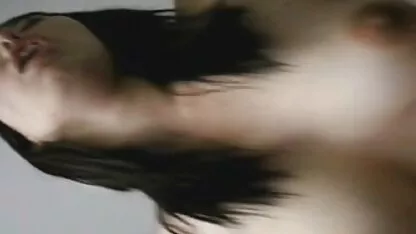 הבלונדינית נאלצה לשלם את סקסלצפיה חינם החוב.