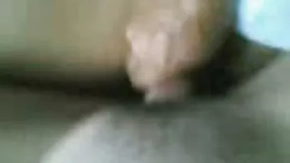 חיה לשאוב את שדיה עם משאבה גדולה ולעודד את הדגדגן שלה לחדור את סרטים לצפייה ישירה כחולים חינם האש
