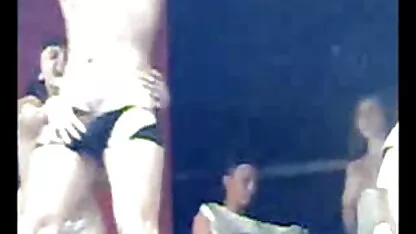 נשים סרטי פורנו לצפיה ישירה חינם סקסיות נועלות מגפיים מאוננות עם ויברטור.
