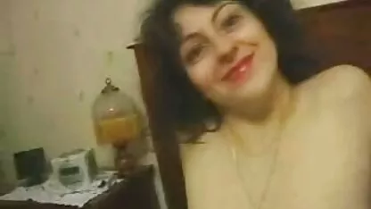 שפתיים בלונדיניות פיזרו את חברתה צפייה ישירה סרטי סקס לזיין במטבח