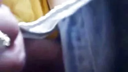 אחרי שהורדת את הגרביונים, בחורה רוסיה מופיעה בנרתיק סקסלצפייה