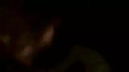 בחורה מאוננת סרטי סקס לצפייה חינם עם הצעצוע האהוב עליה.
