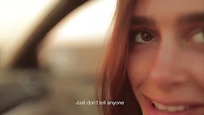שכנים מבוגרים נכנסו לחדר השינה בשביל בחור צעיר עירום. סקס חינם לצפייה ישירה